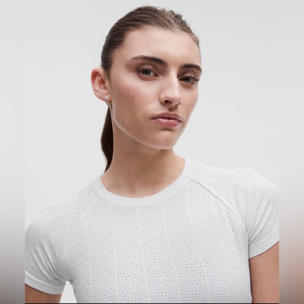 Lululemon Swiftly Pointelle Cropped Short Sleeve White | NWT | Size 6 - Picture 2 of 8